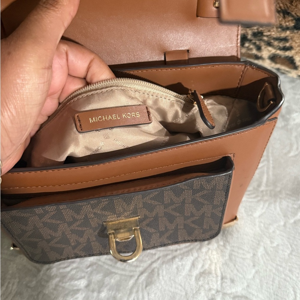 Michael Kors Manhattan Brown  Print Satchel - Picture 8 of 8